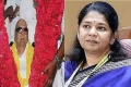 கருணாநிதி நினைவு நாள்: ‘திட்டங்களிலிருந்து பெயரை நீக்கலாம்; வரலாற்றை மாற்ற முடியாது’ – கனிமொழி