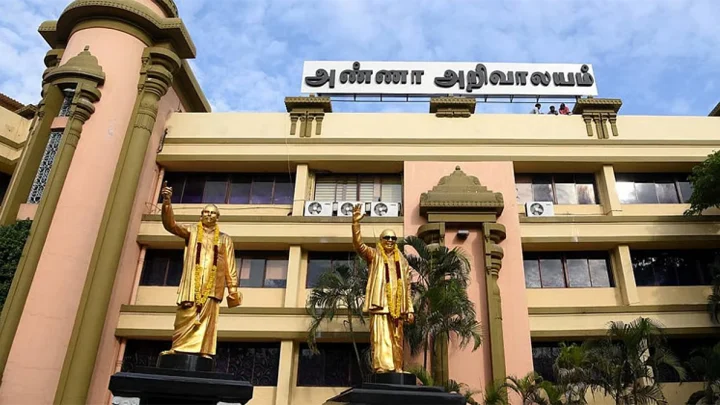 தேர்தல் வெற்றிக்காக அரசு ஊழியர்களை தவெக பயன்படுத்துகிறது: திமுக புகார் மனு