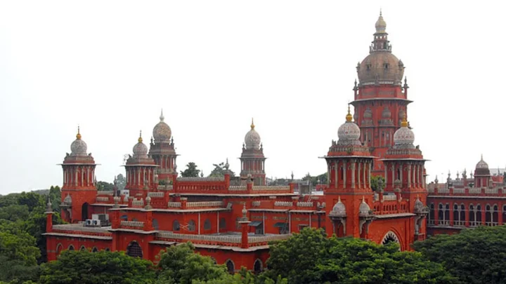 கோவில் திருவிழாவில் யானைகளை பயன்படுத்த வழிகாட்டு நெறிமுறைகள் வகுக்க குழு அமைப்பு – ஐகோர்ட்டு உத்தரவு