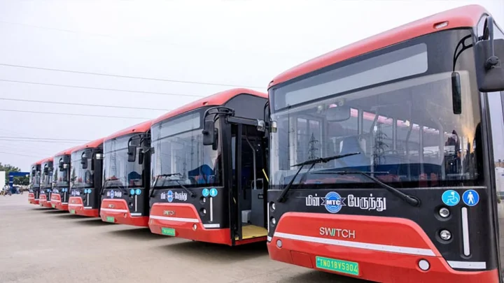 சென்னையில் 1,520 புதிய மின்சாரப் பேருந்துகளை இயக்குவது எப்போது? டெண்டர் சிக்கலால் தொடரும் தாமதம்