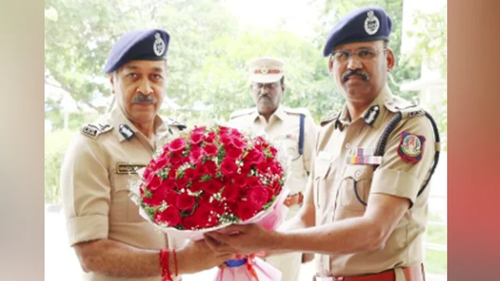 ஆவடி காவல் ஆணையரகத்தில் சட்டம்-ஒழுங்கு குறித்து டி.ஜி.பி. மகேஷ்குமார் அகர்வால் ஆய்வு