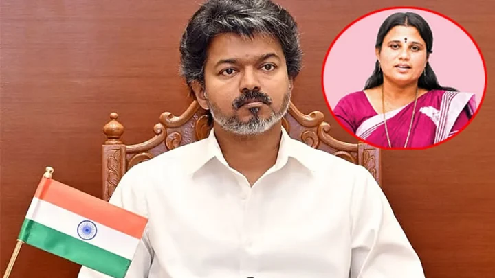 முதல்-அமைச்சருக்கு எதிராக அவதூறு பேச்சு; பகிரங்க மன்னிப்பு கேட்க அமைச்சர் ஜெகதீஸ்வரி வலியுறுத்தல்