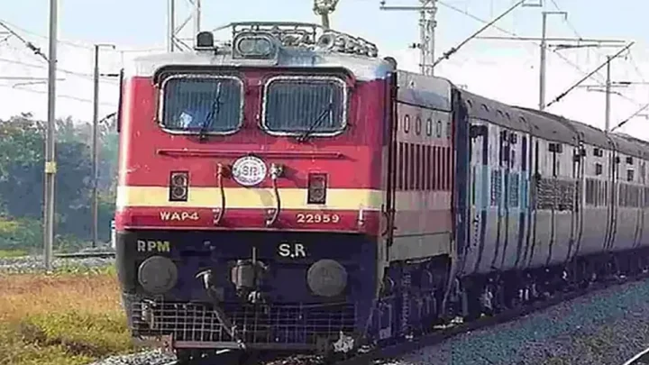 ஆயுத பூஜையை முன்னிட்டு சிறப்பு ரெயில்கள் அறிவிப்பு