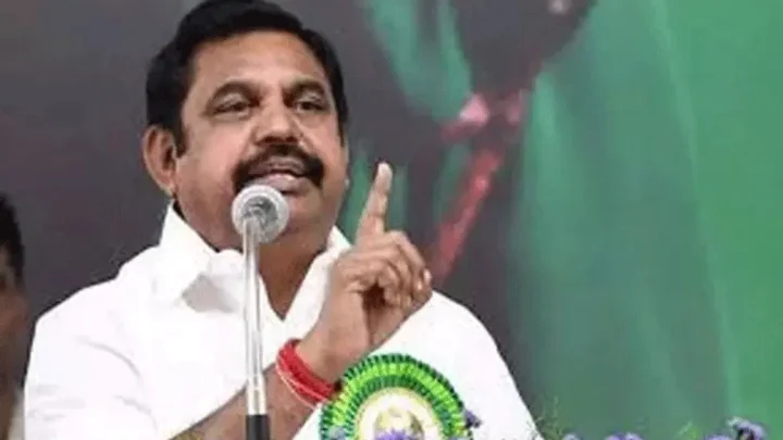 நமது அம்மா நாளிதழில் மீண்டும் எடப்பாடி பழனிசாமியின் பெயர் நிறுவனராக சேர்ப்பு