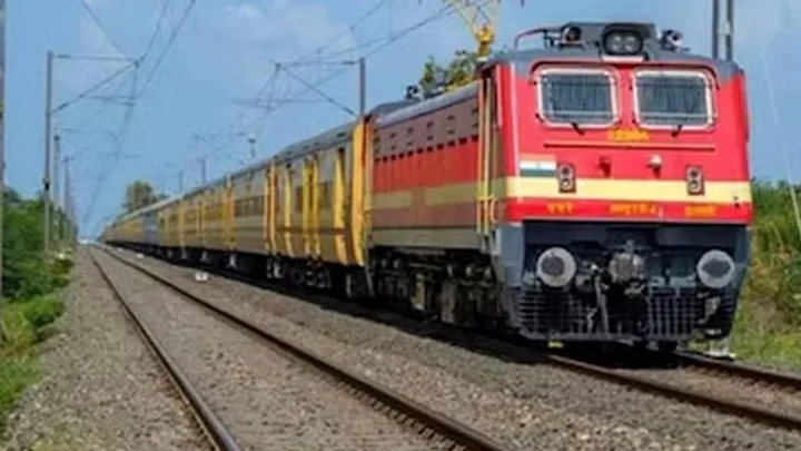 சேலம் வழியாக செல்லும் 2 ரெயில் சேவைகளில் மாற்றம்