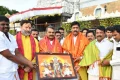 திருப்பதி ஏழுமலையான் கோவிலில் எல்.முருகன், நயினார் நாகேந்திரன் சாமி தரிசனம்