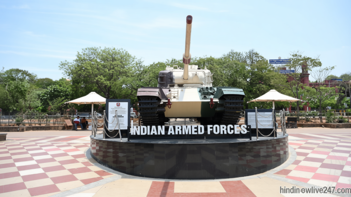 இந்திய ராணுவ பாரம்பரியத்தை பறைசாற்றும் வகையில் மெரினா கடற்கரை அருகே நிறுவப்பட்ட பீரங்கிகள்
