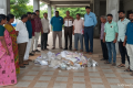 காங்கயத்தில் கடைகள், வணிக நிறுவனங்களில் அதிகாரிகள் ஆய்வு: 55 கிலோ பிளாஸ்டிக் பைகள் பறிமுதல்