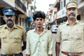 வீட்டின் கதவை உடைத்து 4 சவரன் தங்க நகைகள் திருட்டு: வாலிபர் கைது