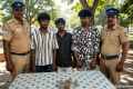 கஞ்சா விற்ற 3 வாலிபர்கள் கைது: மொத்த வியாபாரிக்கு போலீசார் வலைவீச்சு
