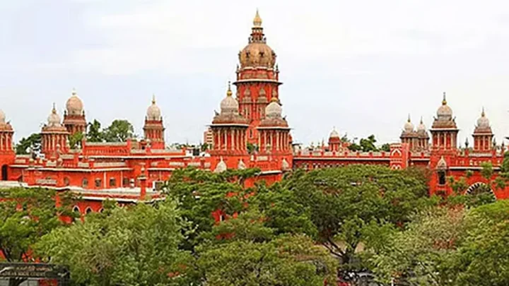 மாற்றுத்திறனாளிகள் எளிதில் அணுகும் வகையில் எத்தனை ரெயில் நிலையங்கள் உள்ளன? – ஐகோர்ட்டு கேள்வி