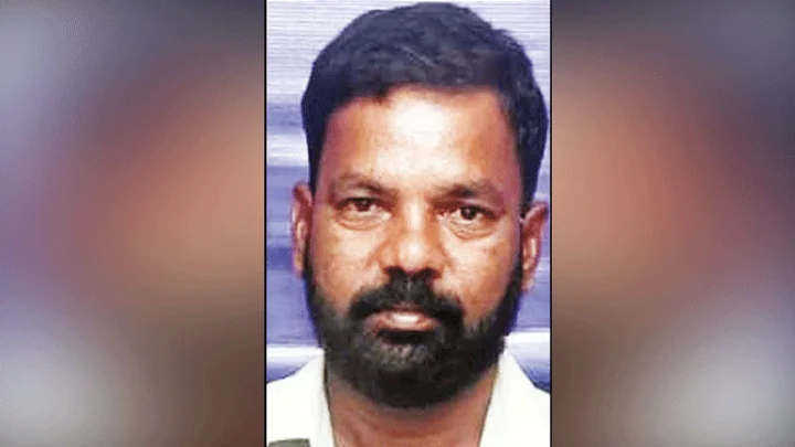 வேலூர்: தண்டவாளத்தில் தலைவைத்து படுத்த தொழிலாளி- உயிருடன் மீட்பு