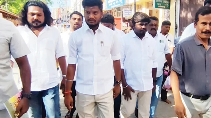 மதுரை மீனாட்சி அம்மன் கோவிலில் அமைச்சர் ரமேஷ் அதிரடி ஆய்வு