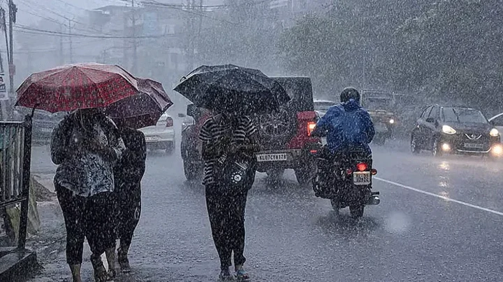 சென்னை உள்ளிட்ட 15 மாவட்டங்களில் மதியம் 1 மணி வரை மழைக்கு வாய்ப்பு