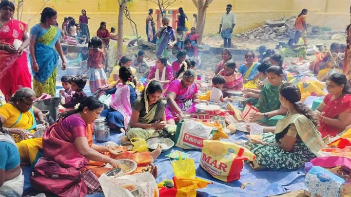 ஆடி முதல் செவ்வாய்க்கிழமை… அவ்வையார் அம்மன் கோவிலில் குவிந்த பெண்கள்