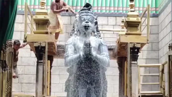 ஆடி முதல் ஞாயிற்றுக்கிழமை: நாமக்கல் ஆஞ்சநேயருக்கு 1008 லிட்டர் பாலாபிஷேகம்