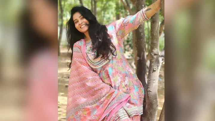 நடிகை திவ்யா துரைசாமியின் லேட்டஸ்ட் கிளிக்ஸ்..!
