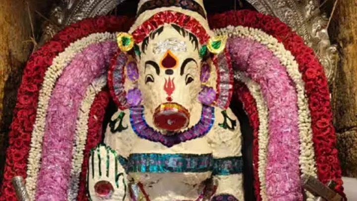 ஆஷாட நவராத்திரி விழா… தஞ்சை பெரிய கோவிலில் வாராஹி அம்மனுக்கு வெண்ணெய் அலங்காரம்