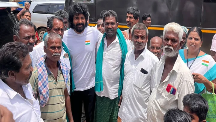 கிராம மக்களுடன் சுதந்திர தினத்தை கொண்டாடிய நடிகர் சிவகார்த்திகேயன்