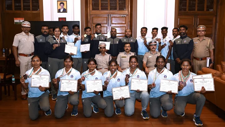 அகில இந்திய காவல் விளையாட்டு போட்டிகளில் பதக்கம் வென்ற காவலர்களுக்கு தமிழக டிஜிபி பாராட்டு