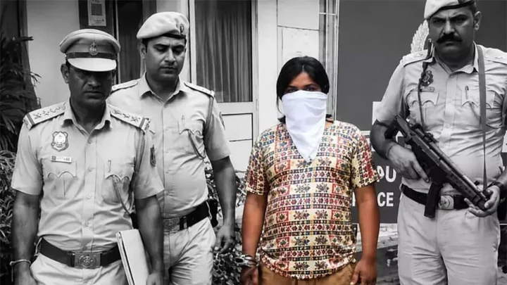 கணவருடன் உல்லாசமாக இருக்கும்போது மனைவி செய்த விபரீத செயல்