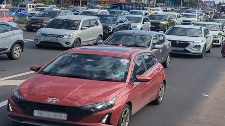 விடுமுறை முடிந்து சென்னைக்கு திரும்பும் மக்கள்.. உளுந்தூர்பேட்டை சுங்கச்சாவடியில் கடுமையான போக்குவரத்து நெரிசல்!