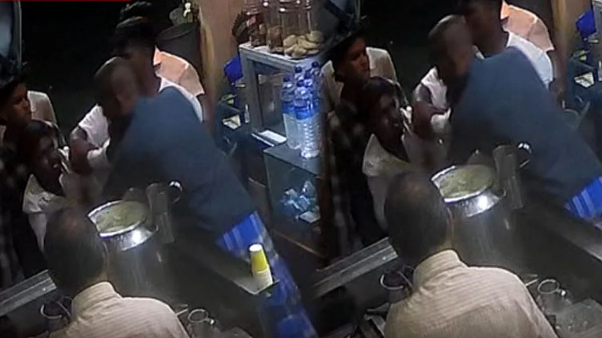 tea-shop-fight