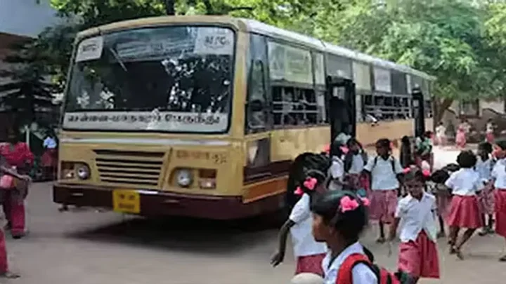 மாணவர்களுக்கு இலவச பஸ் பாஸ்… இந்த மாத இறுதிக்குள் வழங்கப்படும்