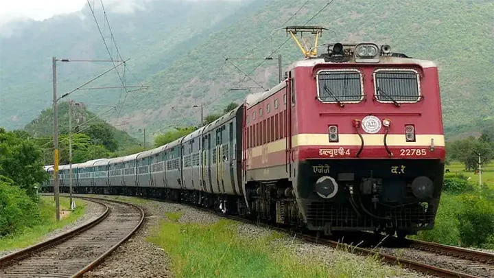 சென்னை, நெல்லை, ராமேசுவரத்தில் இருந்து மதுரைக்கு சிறப்பு ரெயில்கள் இயக்கம்