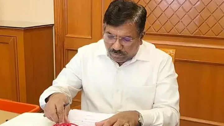 தமிழகத்தின் மூத்த ஐ.ஏ.எஸ். அதிகாரிகள் பணியிட மாற்றம் – அரசு உத்தரவு